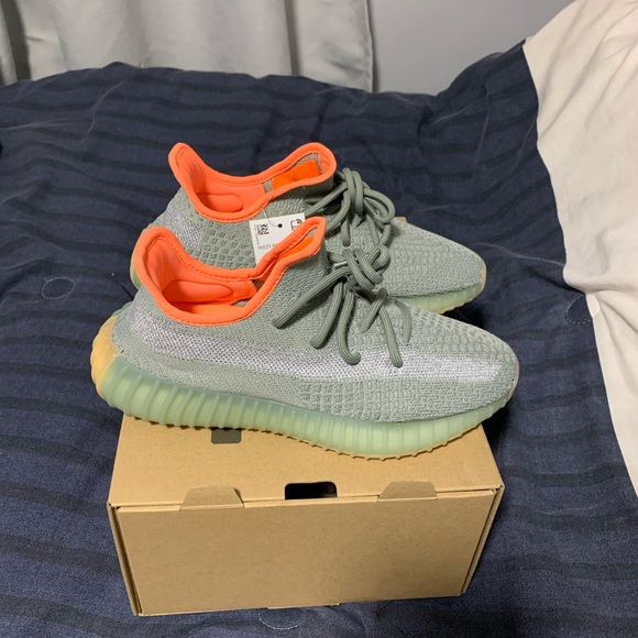 Yeezy boost 350v2  Desert Sage - Picture 3 of 3